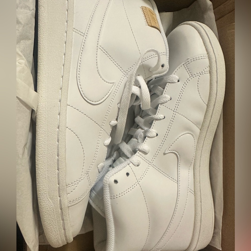 Women’s Nike Court Royale 2 (MID)